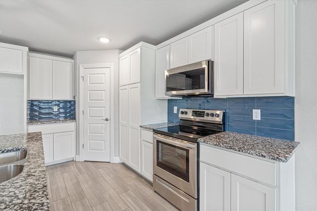 320 N Tacoma Street, Farmington, AR 72730