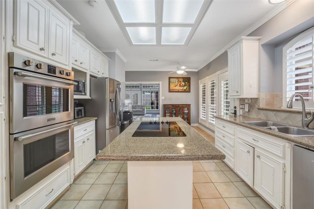 402 Lakeside Boulevard, Sugar Land, TX 77478