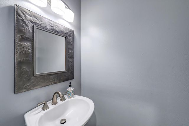 402 Lakeside Boulevard, Sugar Land, TX 77478