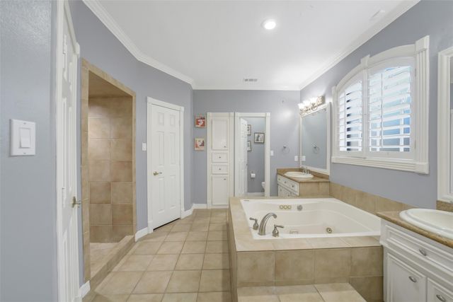 402 Lakeside Boulevard, Sugar Land, TX 77478