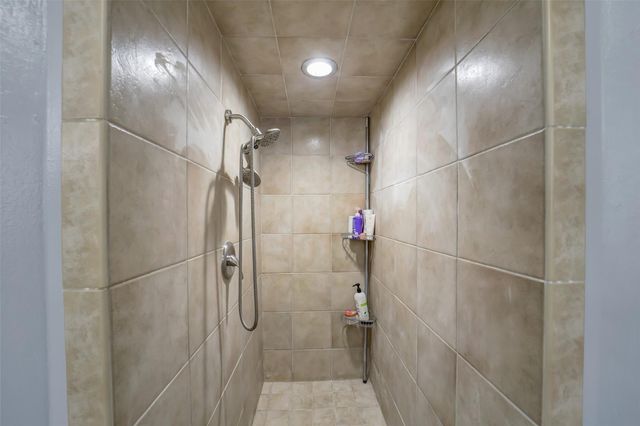402 Lakeside Boulevard, Sugar Land, TX 77478