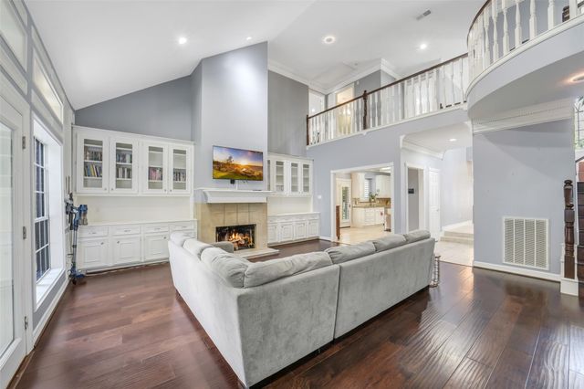 402 Lakeside Boulevard, Sugar Land, TX 77478