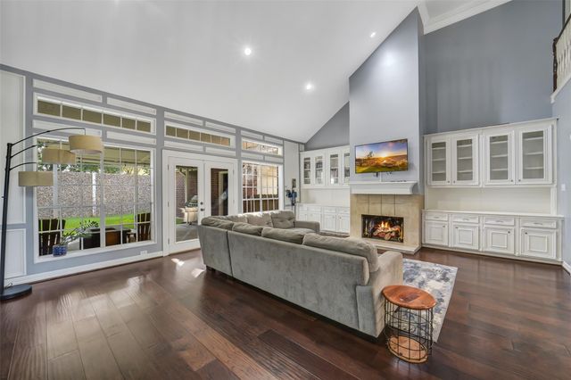 402 Lakeside Boulevard, Sugar Land, TX 77478