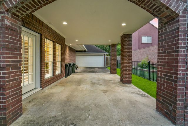 402 Lakeside Boulevard, Sugar Land, TX 77478