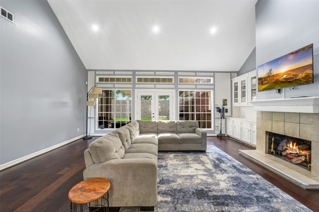 402 Lakeside Boulevard, Sugar Land, TX 77478