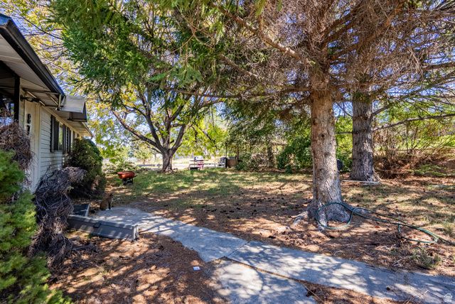 8730 S HARVARD PARK DR, Sandy, UT 84094