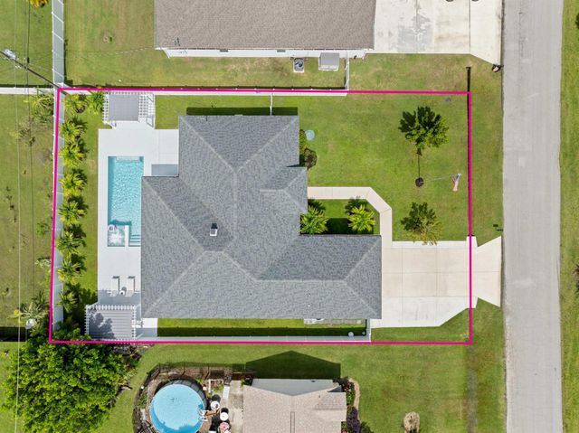 2265 SW Kenwick Avenue, Port St Lucie, FL 34953