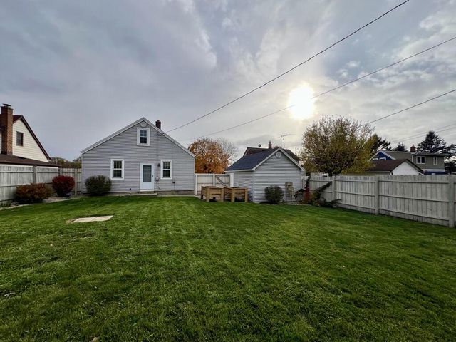 304 St Rose AVENUE, Fredonia, WI 53021