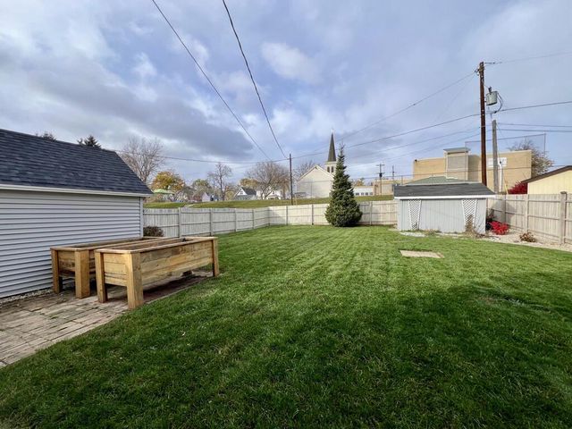 304 St Rose AVENUE, Fredonia, WI 53021