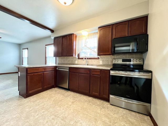 304 St Rose AVENUE, Fredonia, WI 53021