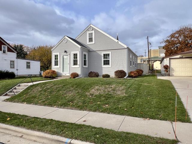 304 St Rose AVENUE, Fredonia, WI 53021