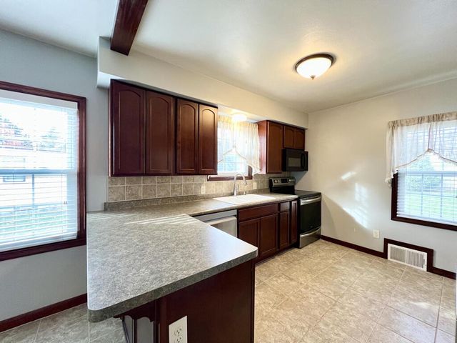 304 St Rose AVENUE, Fredonia, WI 53021