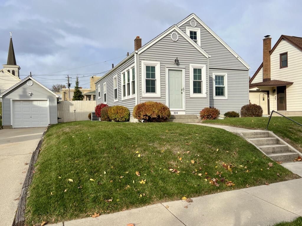 304 St Rose AVENUE, Fredonia, WI 53021