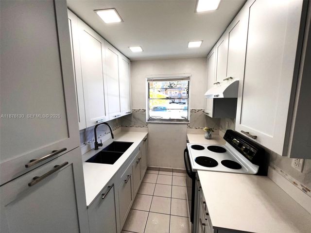 2145 Pierce Street 105, Hollywood, FL 33020