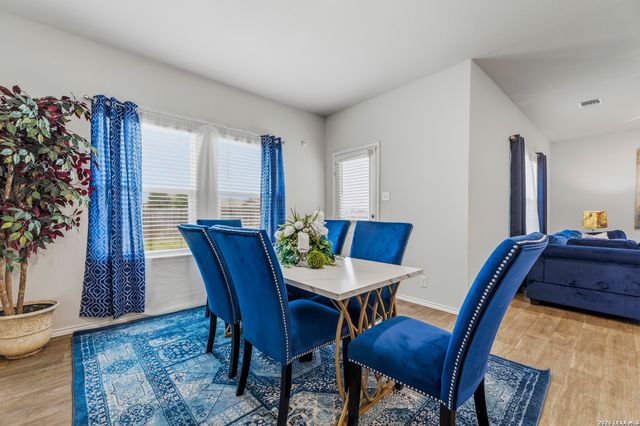 4111 FORT PALMER BLVD, St Hedwig, TX 78152