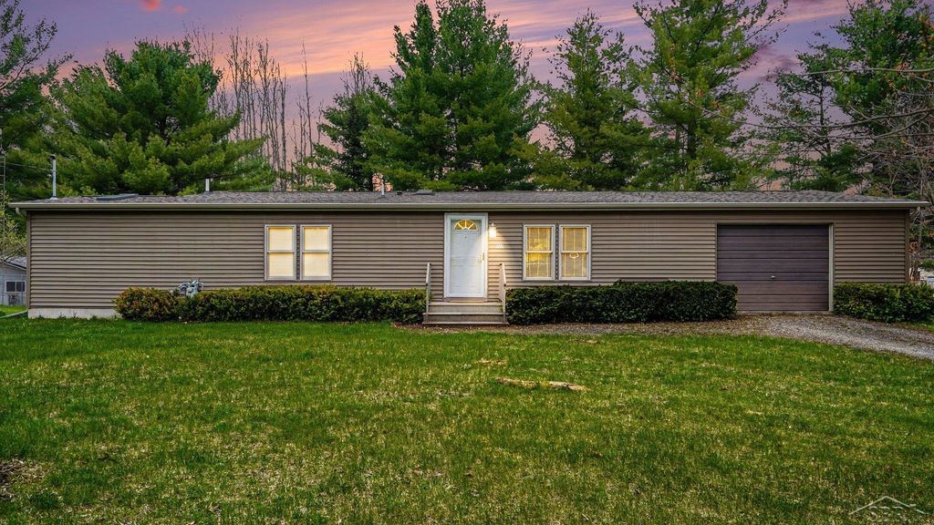1553 Mills Road, Mills Twp, MI 48756