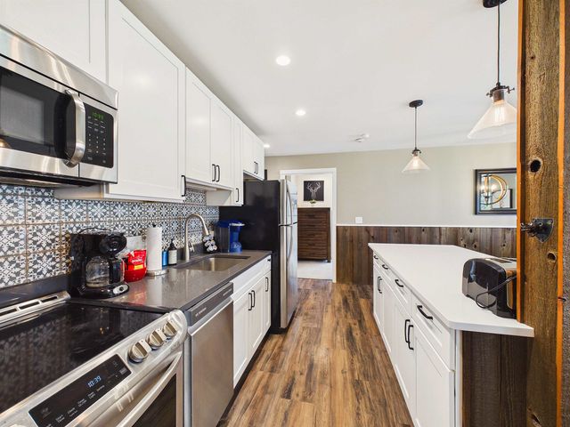 99 Killington Center Drive R41 Unit 412 & 413, Killington, VT 05751