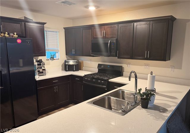 10079 Vibrant Moon Avenue, Las Vegas, NV 89129