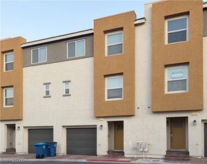 10079 Vibrant Moon Avenue, Las Vegas, NV 89129
