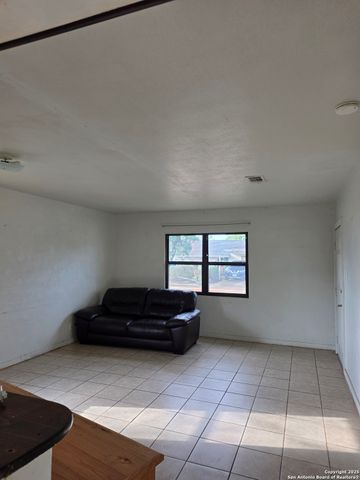 211 Dowman, Schertz, TX 78154