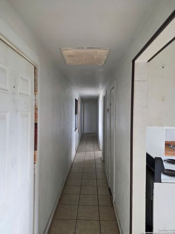 211 Dowman, Schertz, TX 78154