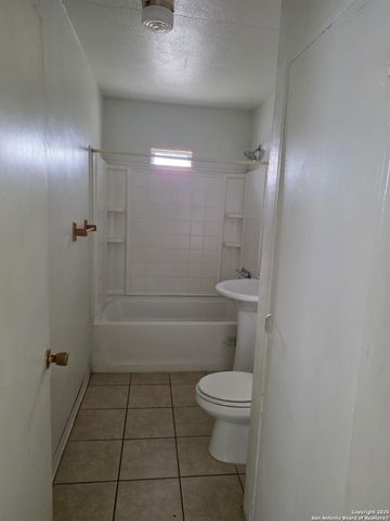 211 Dowman, Schertz, TX 78154