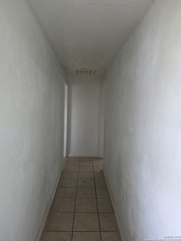 211 Dowman, Schertz, TX 78154