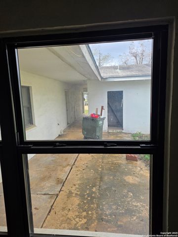 211 Dowman, Schertz, TX 78154