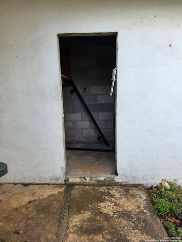 211 Dowman, Schertz, TX 78154