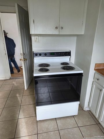 211 Dowman, Schertz, TX 78154