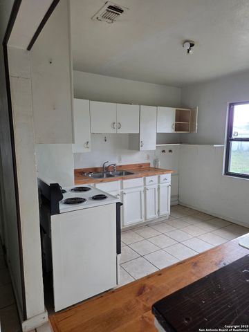 211 Dowman, Schertz, TX 78154