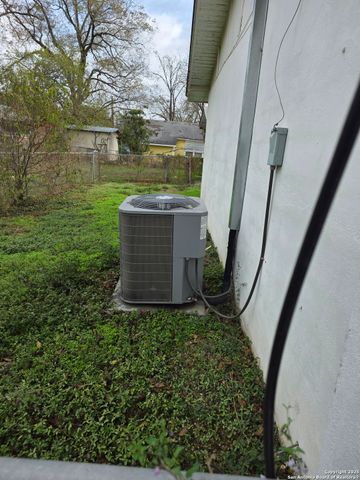 211 Dowman, Schertz, TX 78154