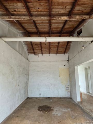 211 Dowman, Schertz, TX 78154