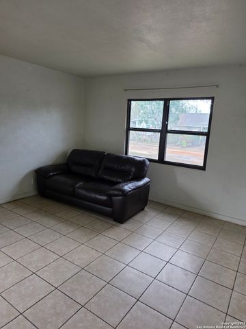 211 Dowman, Schertz, TX 78154