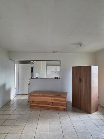 211 Dowman, Schertz, TX 78154