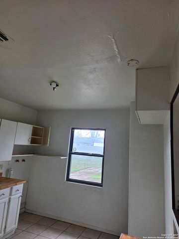 211 Dowman, Schertz, TX 78154