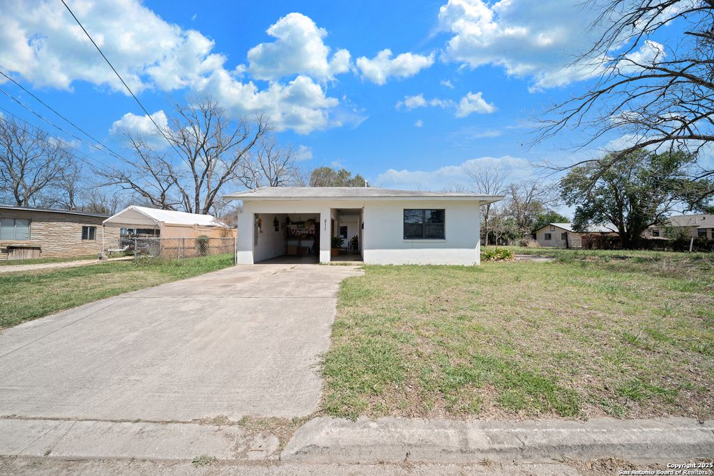 211 Dowman, Schertz, TX 78154