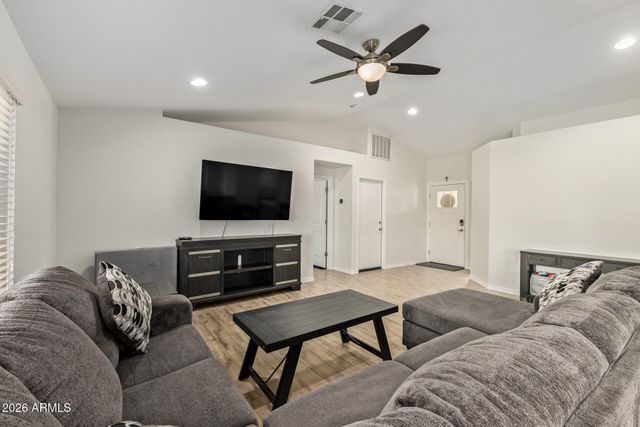 2872 E CARLA VISTA Court, Gilbert, AZ 85295