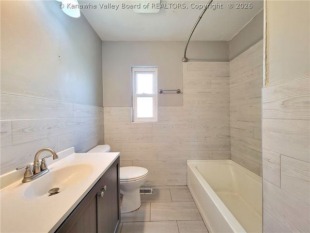 1002 Drew Street, Milton, WV 25541
