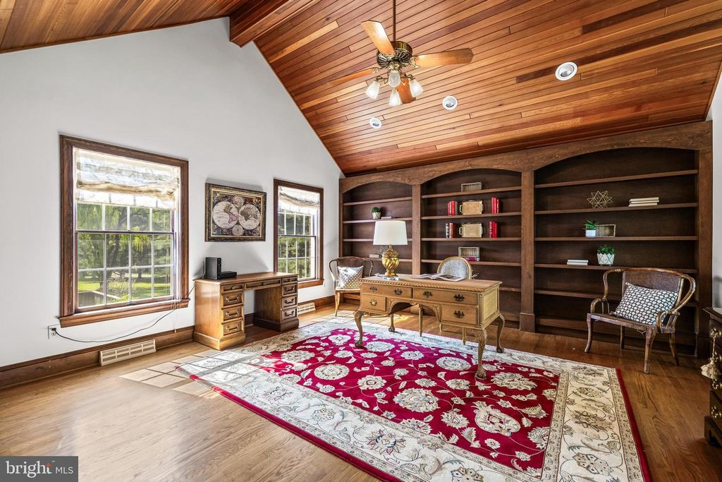 Image 15 of property listing at 7 GLENBERRY CT, Phoenix, MD 21131