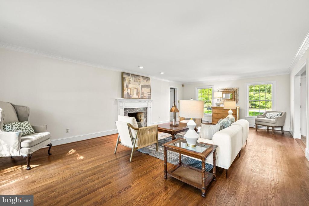 Image 16 of property listing at 7 GLENBERRY CT, Phoenix, MD 21131