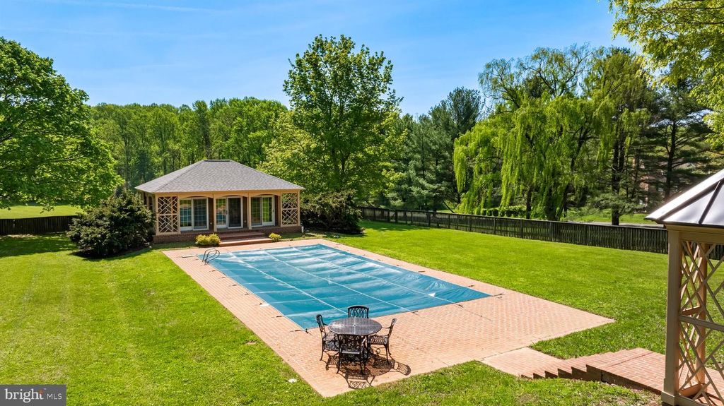 Image 2 of property listing at 7 GLENBERRY CT, Phoenix, MD 21131