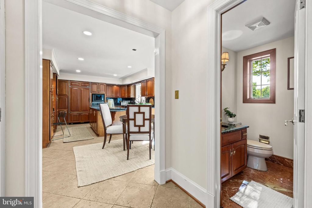 Image 23 of property listing at 7 GLENBERRY CT, Phoenix, MD 21131