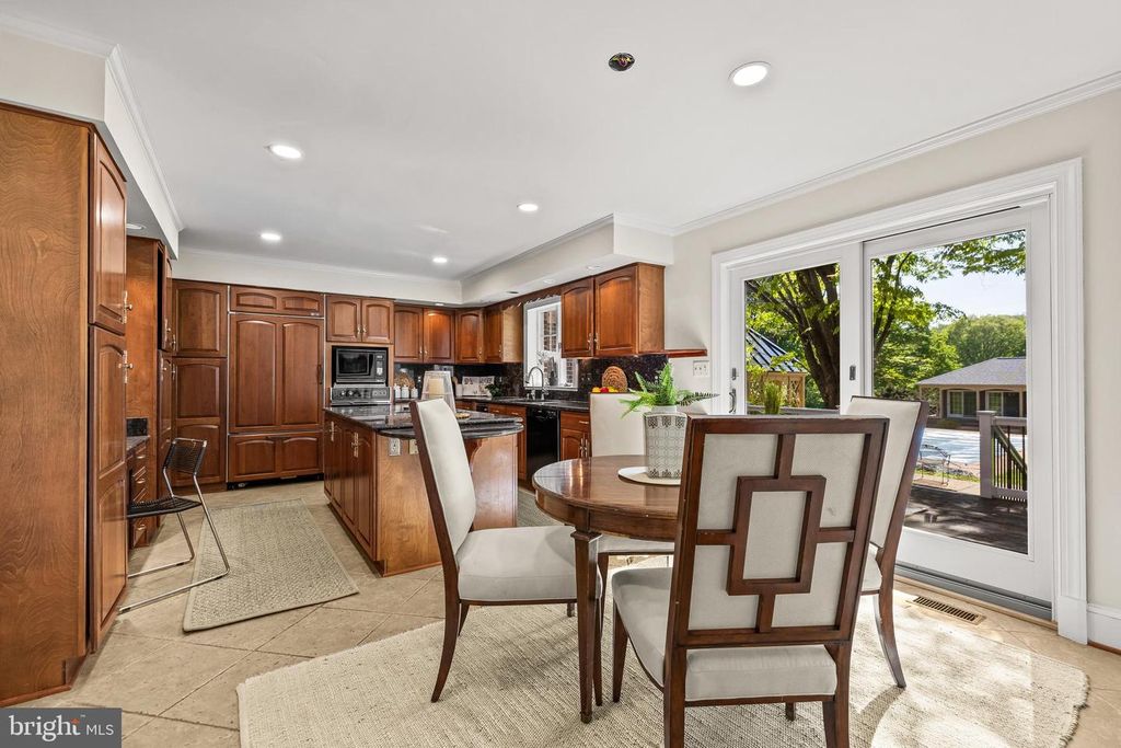 Image 25 of property listing at 7 GLENBERRY CT, Phoenix, MD 21131
