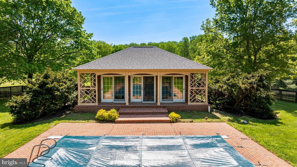 Image 3 of property listing at 7 GLENBERRY CT, Phoenix, MD 21131