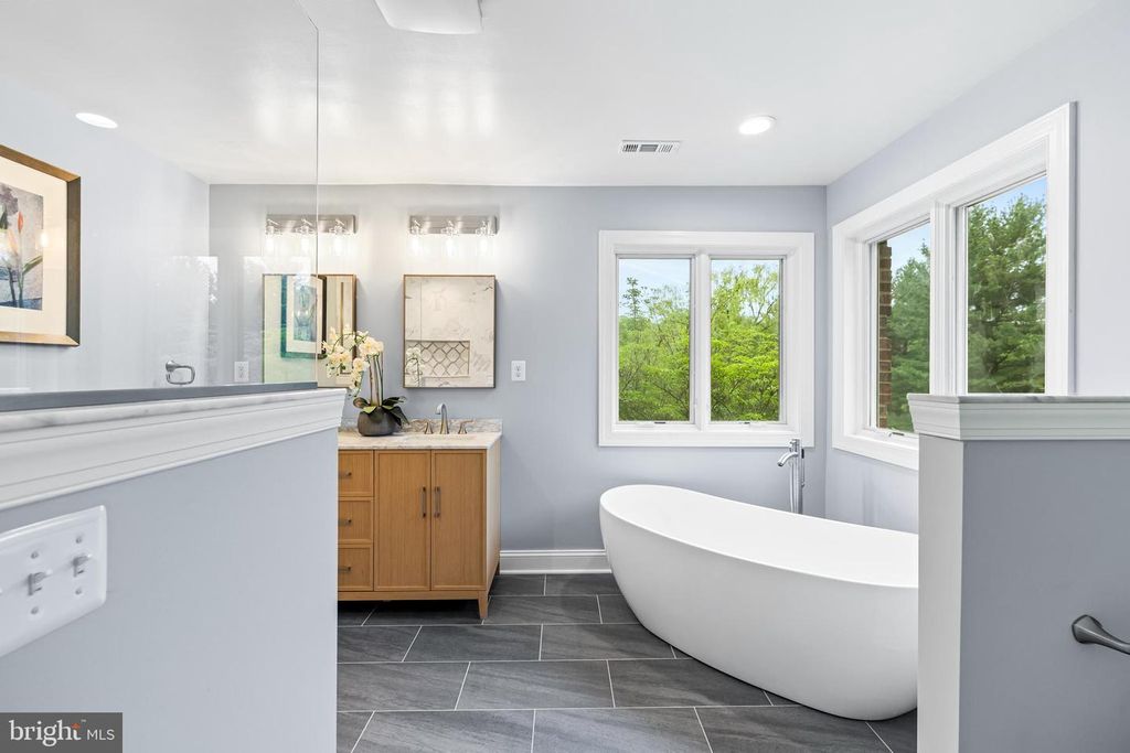 Image 36 of property listing at 7 GLENBERRY CT, Phoenix, MD 21131