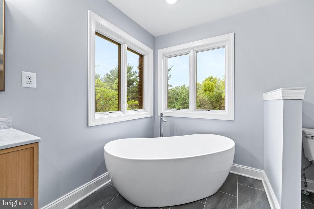 Image 40 of property listing at 7 GLENBERRY CT, Phoenix, MD 21131