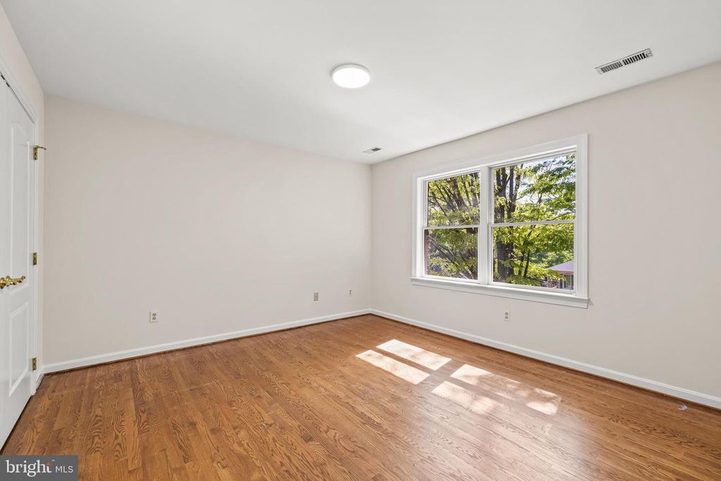 Image 47 of property listing at 7 GLENBERRY CT, Phoenix, MD 21131