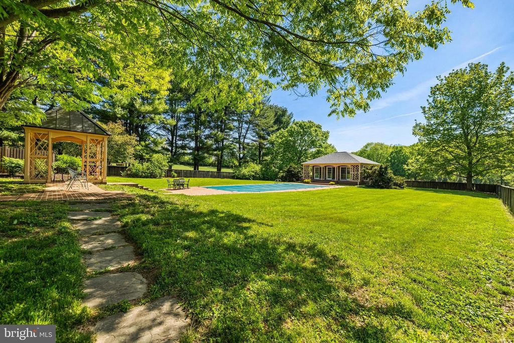 Image 64 of property listing at 7 GLENBERRY CT, Phoenix, MD 21131