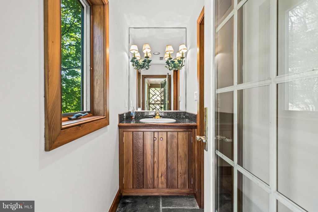 Image 75 of property listing at 7 GLENBERRY CT, Phoenix, MD 21131
